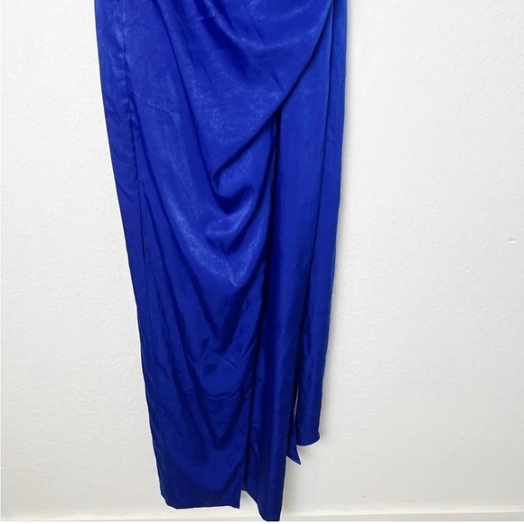 Aidan Mattox One-Shoulder Satin Gown - Picture 5 of 11